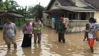 Wali Kota Arlan Tinjau Lokasi Banjir di Gunung Ibul