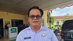 Petugas Distribusi MBG SPPG Prabumulih Timur Pakai Kostum