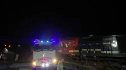 Truk Bawa Crane Ditabrak Kereta Api di Prabumulih